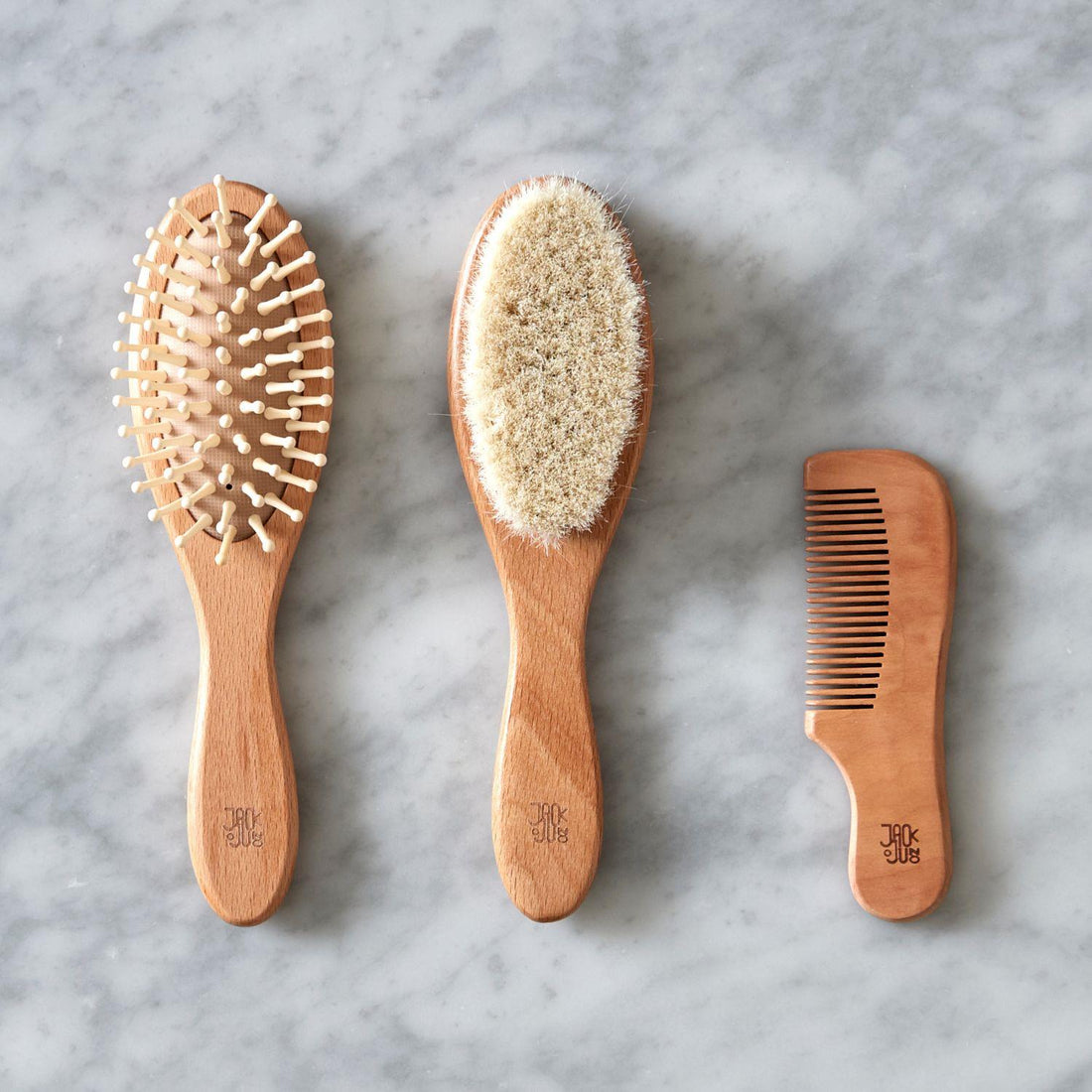 WOODEN HAIRBRUSH SET